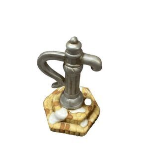 Vintage 1990 Lefton Colonial Village Hand Pump  07923 Christmas Holiday decor
